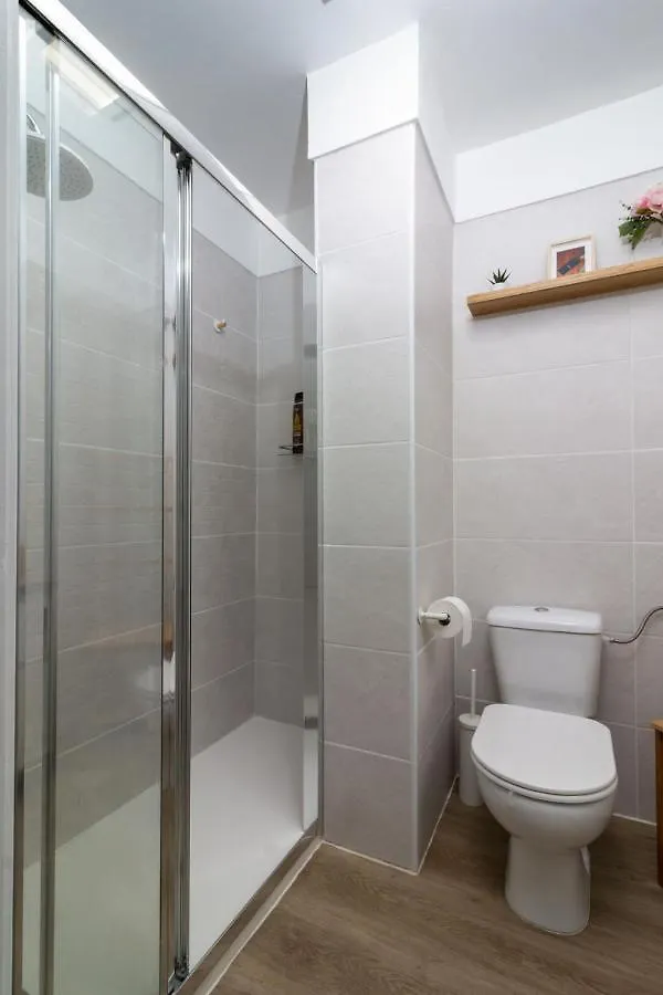 ארונה Homeforguest New Modern Apartment With Pool