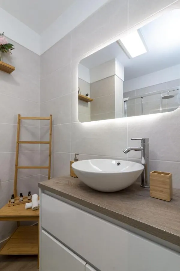 ארונה Homeforguest New Modern Apartment With Pool ספרד